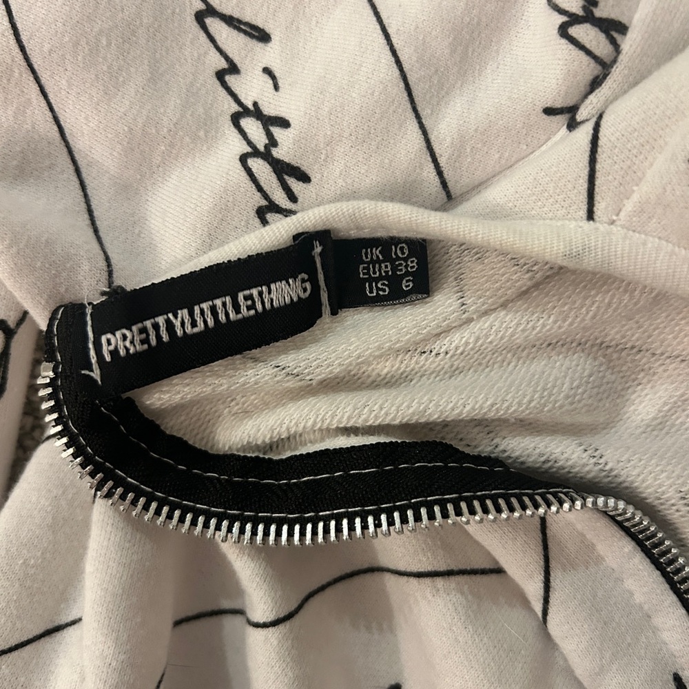 PrettyLittleThing White Script Jumpsuit - Picture 4 of 4